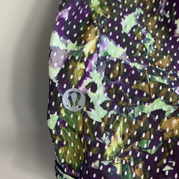 Lululemon Spring Break Away Shorts Floral Size 2 - Picture 9 of 11